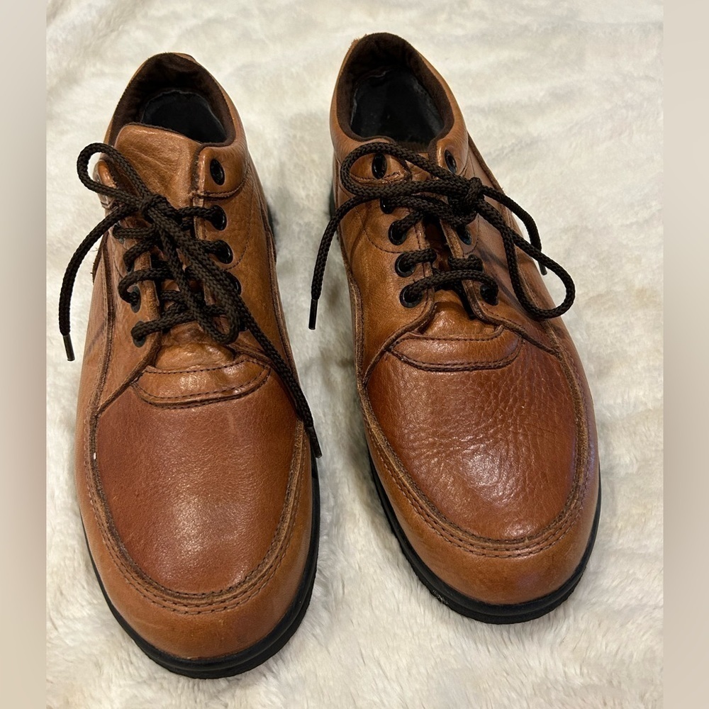 Red wings for women size 10 1/2. Brown - Picture 2 of 5